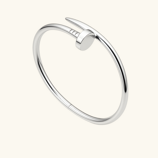 Clavo de elegancia dorado