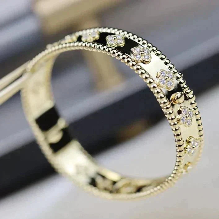 Pulsera de trébol de 8 mm con diamantes