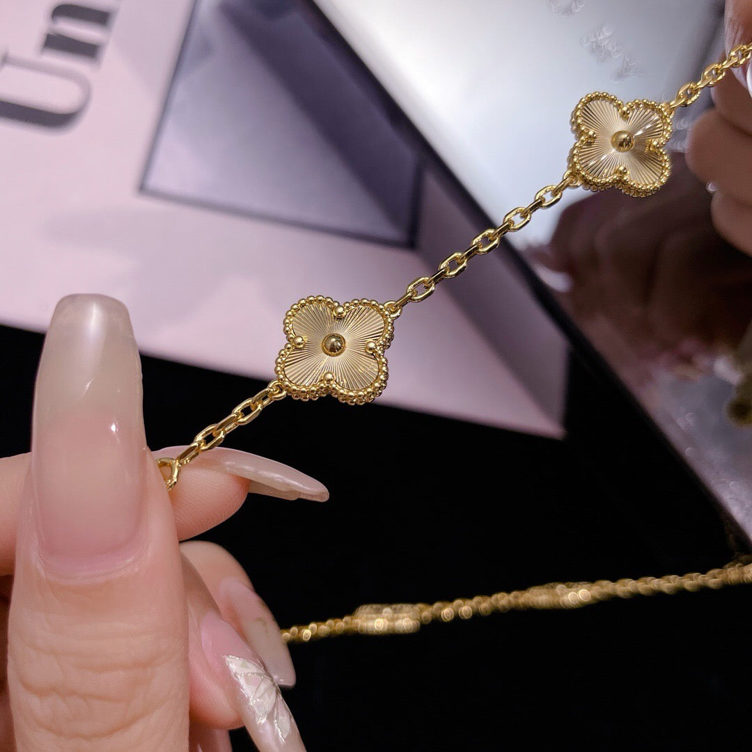 CLOVER 10 MOTIFS LASER NECKLACE