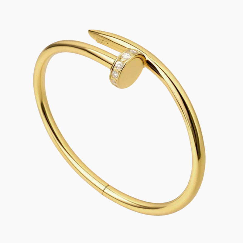 Clavo de elegancia dorado